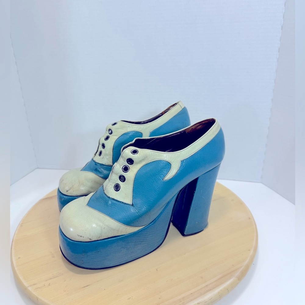 1975 vintage 2tone blue platform leather shoe. Made in Spain. Rare. Sz 7.5